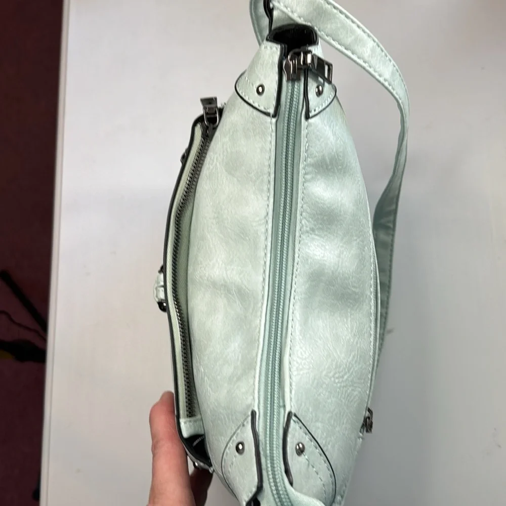 NWT Sam & Hadley Expandable Hobo Bag‎ in Seafoam